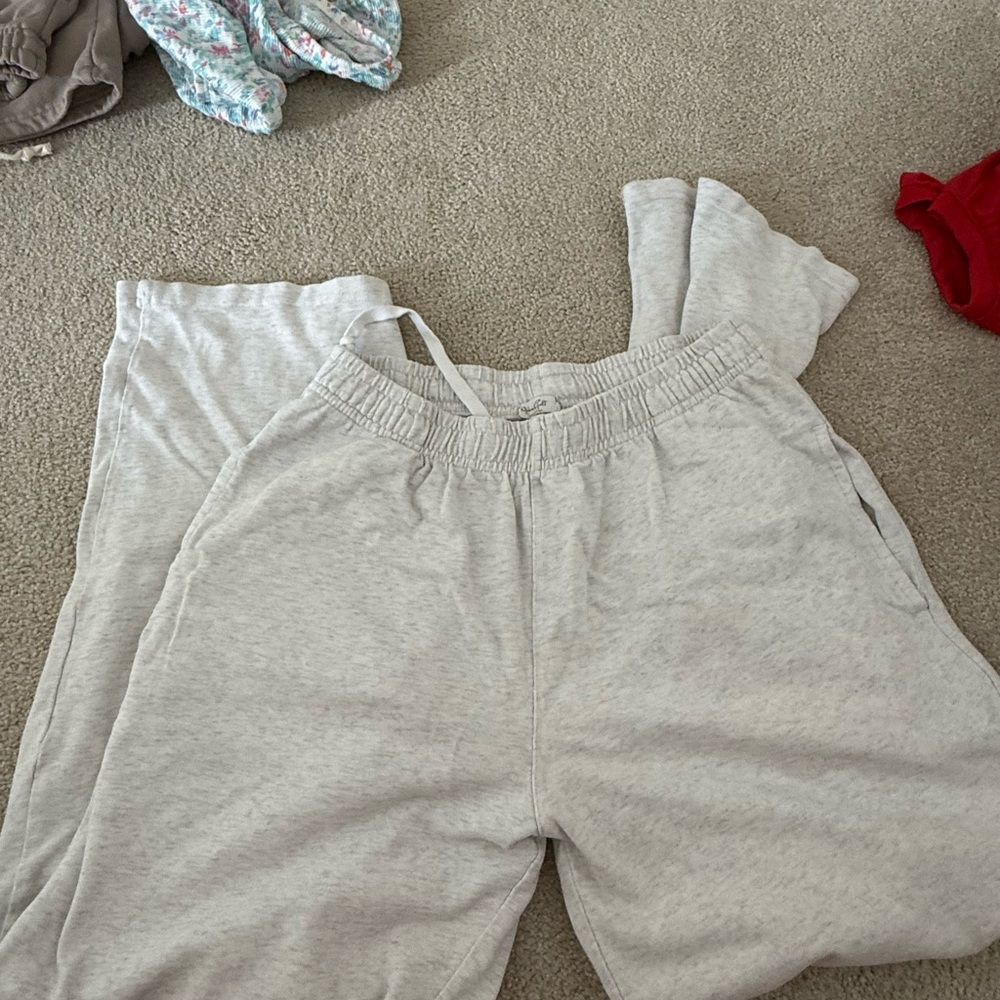 Brandy Melville Gray Sweatpants Relaxed Fit Elastic Waist